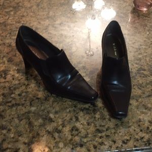Liz Claiborne leather heels
